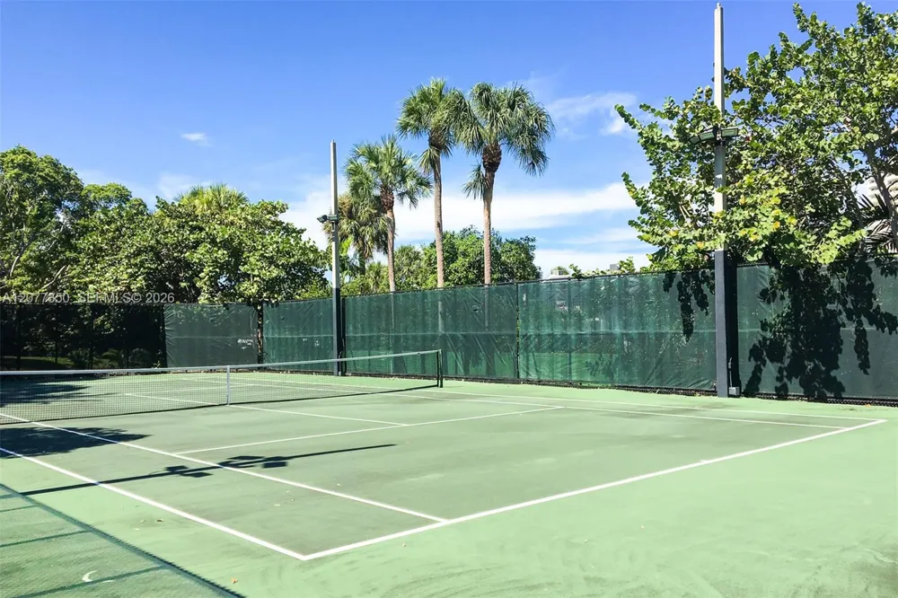 1121 Crandon Blvd #E702 Key Biscayne, FL 33149