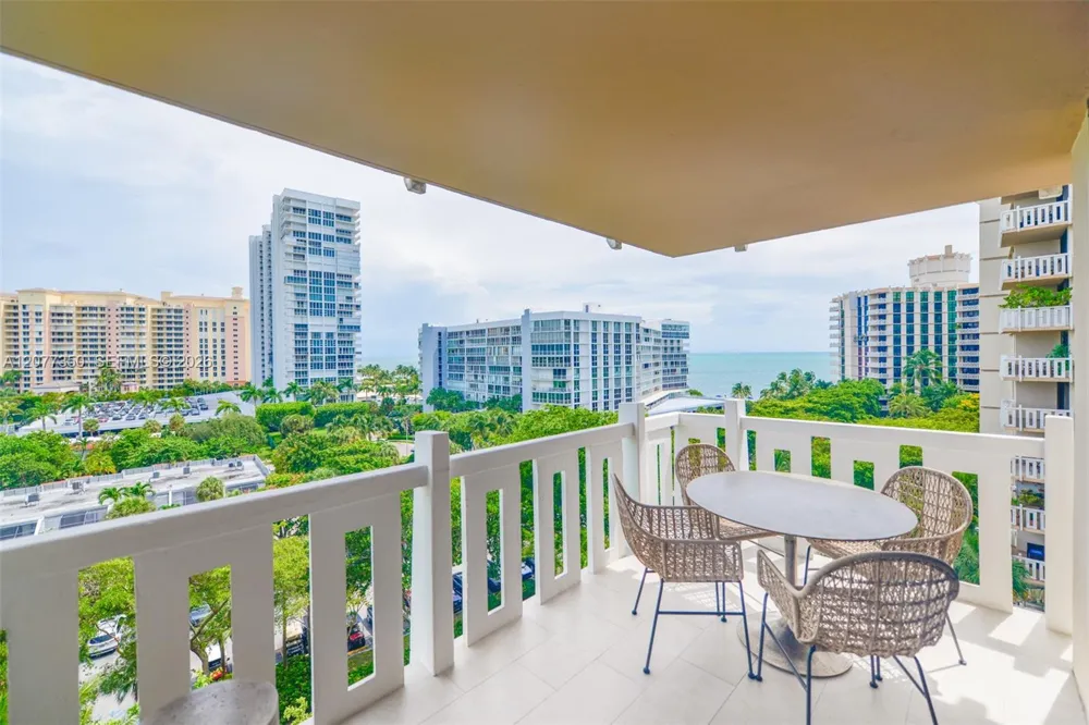 1121 Crandon Blvd #E702 Key Biscayne, FL 33149