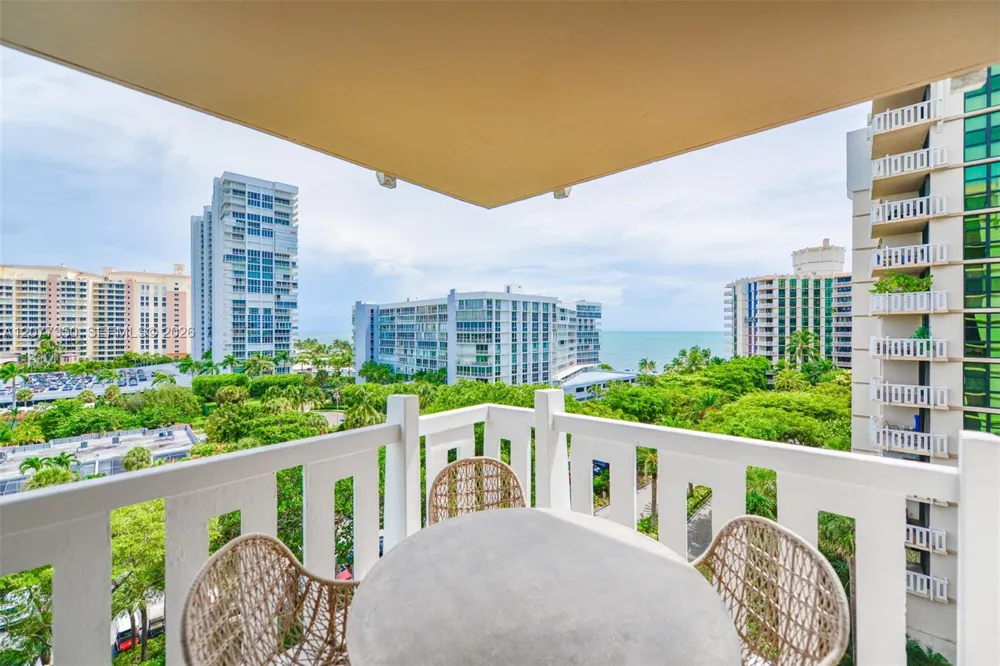 1121 Crandon Blvd #E702 Key Biscayne, FL 33149