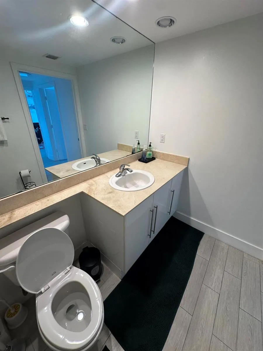 325 S Biscayne Boulevard #2617 Miami, FL 33131