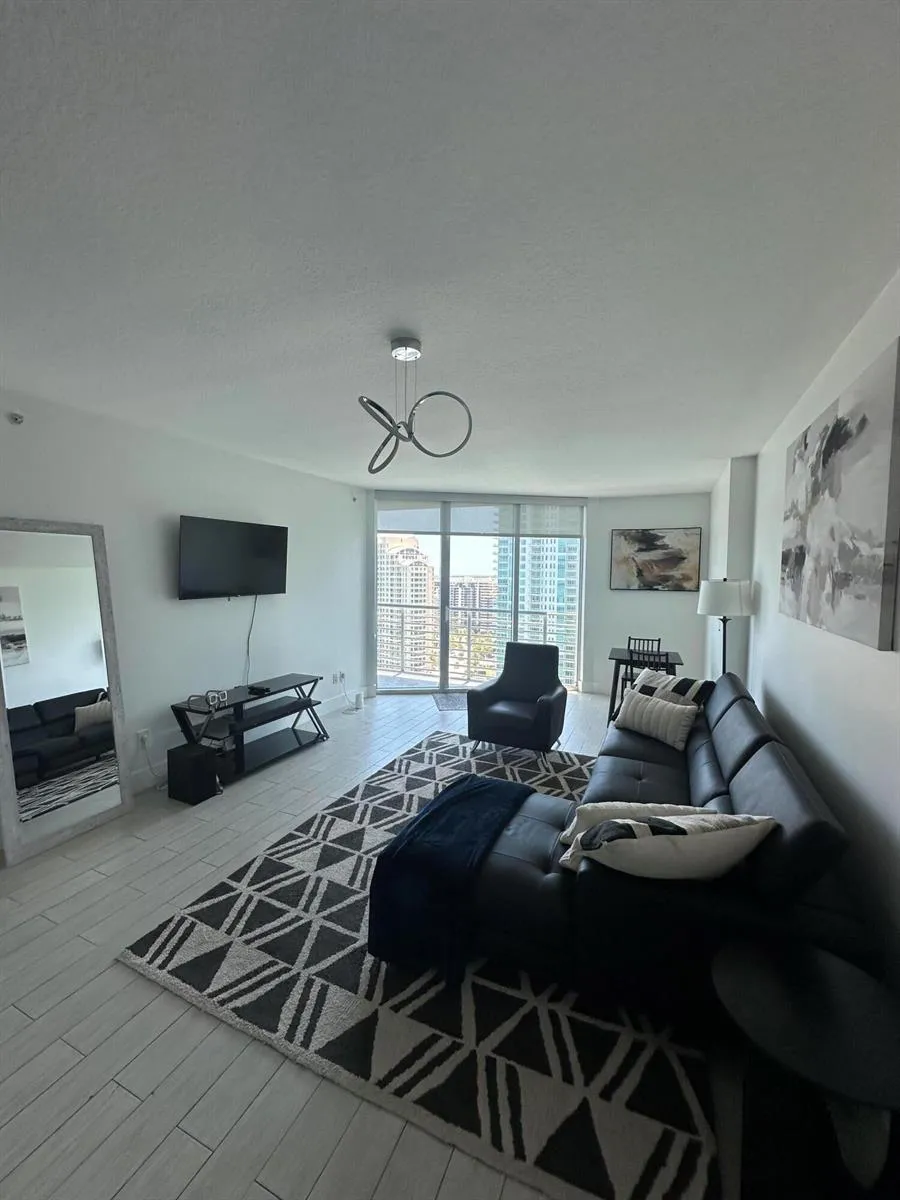 325 S Biscayne Boulevard #2617 Miami, FL 33131