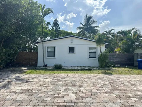 1529 NW 4TH AVENUE #1-2