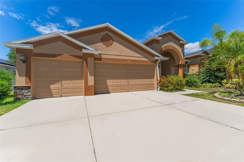 2637 YUKON CLIFF DRIVE Ruskin, FL 33570