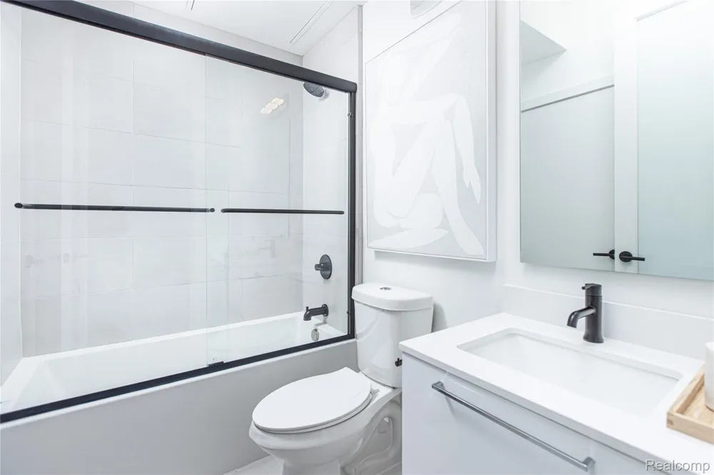 533 E Harrison Avenue #36 Royal Oak City, MI 48067