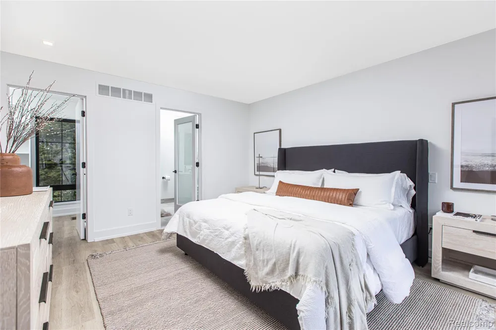 533 E Harrison Avenue #36 Royal Oak City, MI 48067