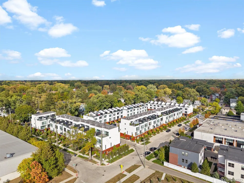 533 E Harrison Avenue #36 Royal Oak City, MI 48067