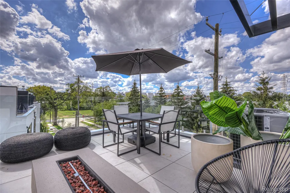 533 E Harrison Avenue #36 Royal Oak City, MI 48067
