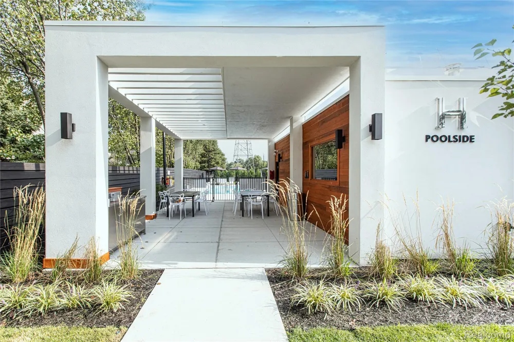 533 E Harrison Avenue #36 Royal Oak City, MI 48067