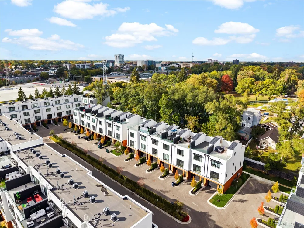 533 E Harrison Avenue #36 Royal Oak City, MI 48067