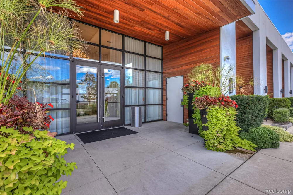 533 E Harrison Avenue #36 Royal Oak City, MI 48067