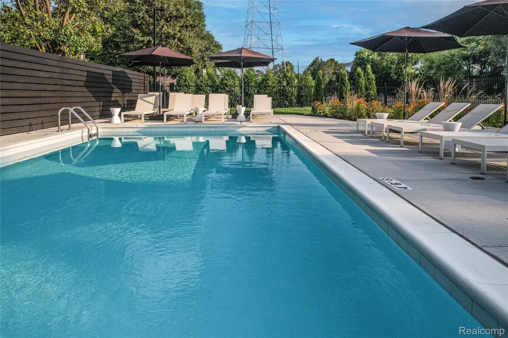 533 E Harrison Avenue #36 Royal Oak City, MI 48067