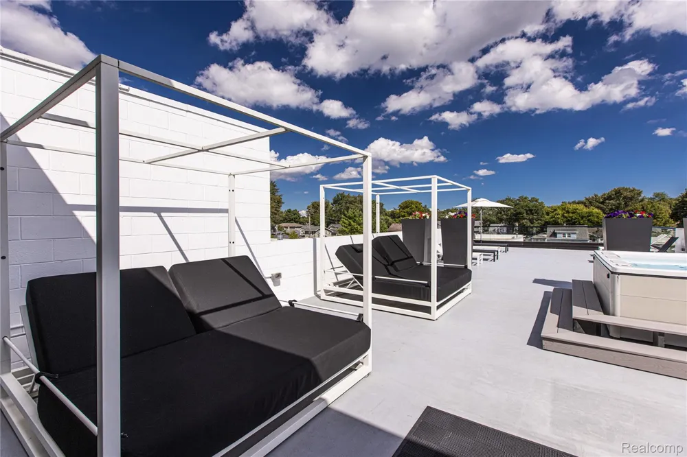 533 E Harrison Avenue #36 Royal Oak City, MI 48067