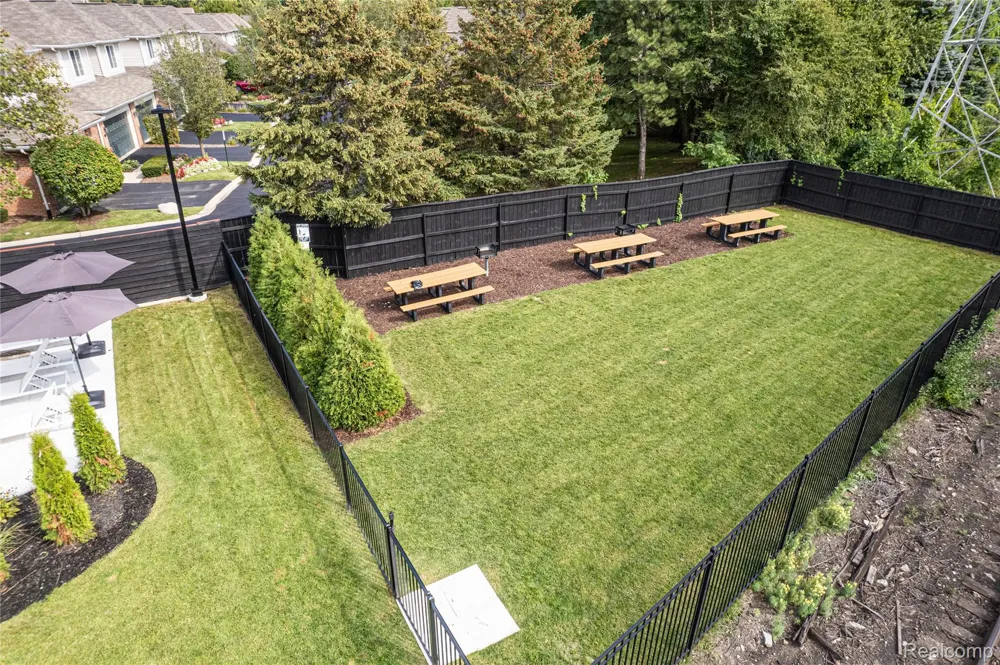 533 E Harrison Avenue #36 Royal Oak City, MI 48067