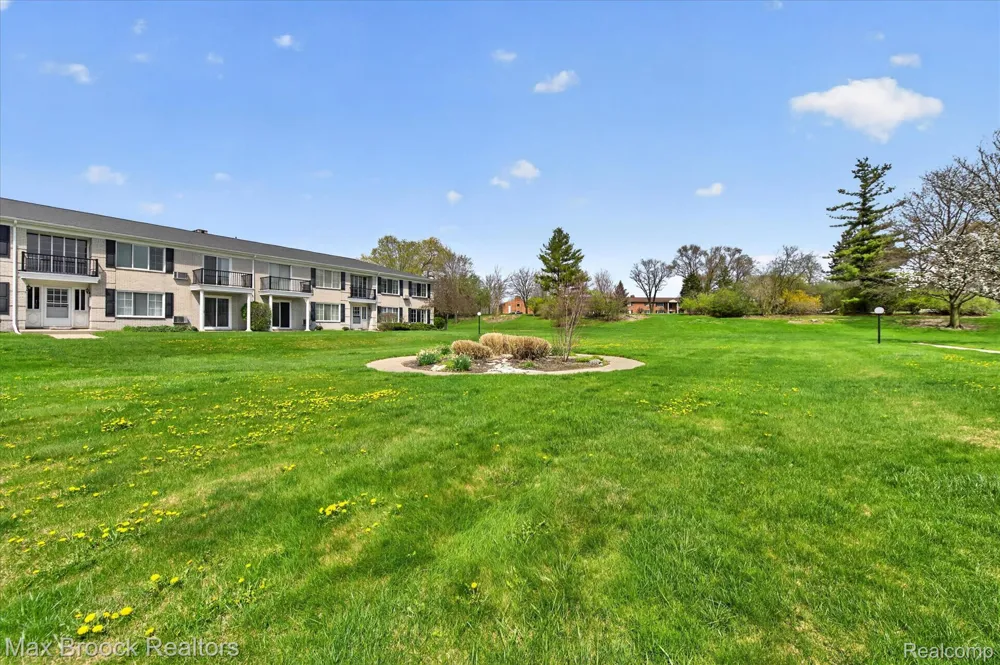 100 W Hickory Grove Road #G7 Bloomfield Hills City, MI 48304