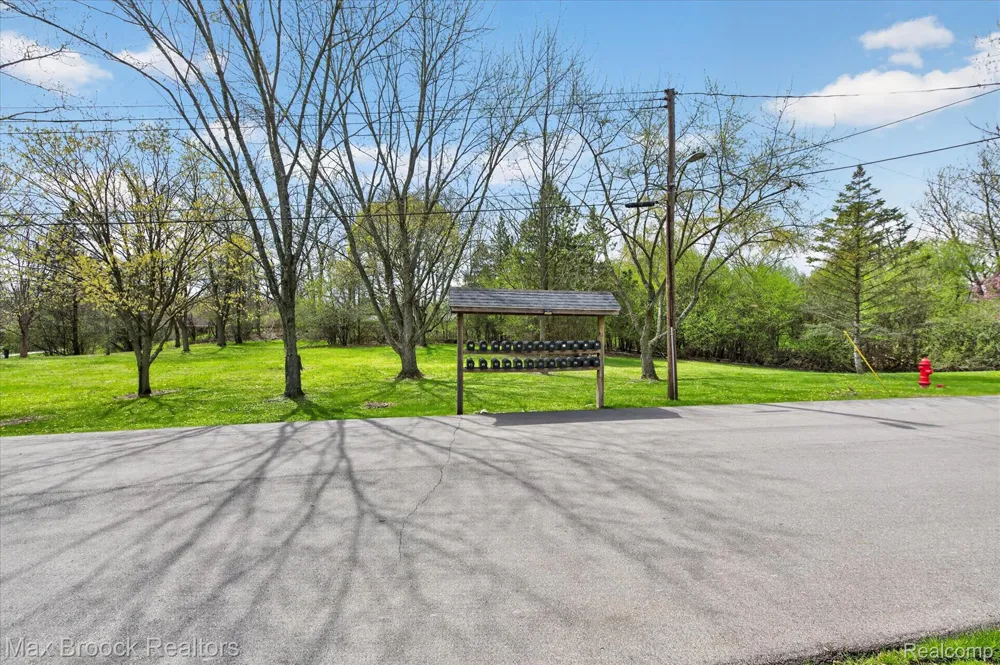 100 W Hickory Grove Road #G7 Bloomfield Hills City, MI 48304