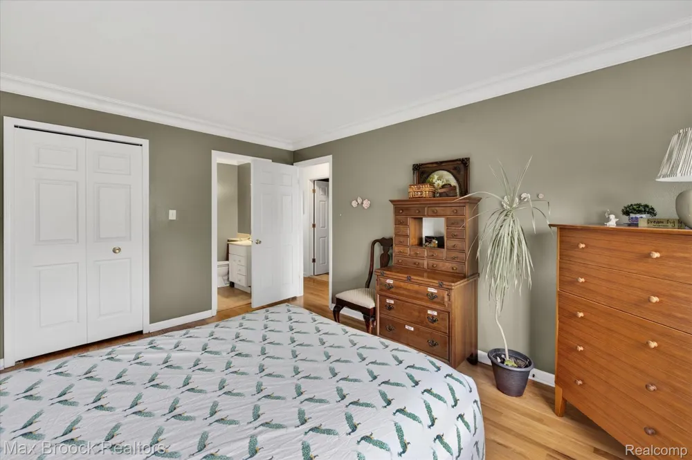 100 W Hickory Grove Road #G7 Bloomfield Hills City, MI 48304