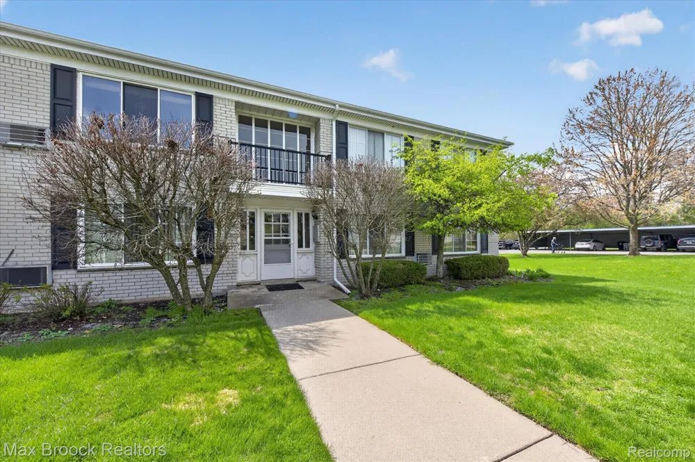 100 W Hickory Grove Road #G7 Bloomfield Hills City, MI 48304