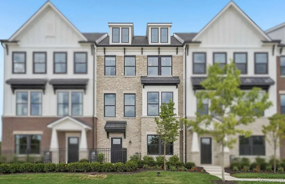 44020 Oakmont Drive Plymouth Charter Township, MI 48170