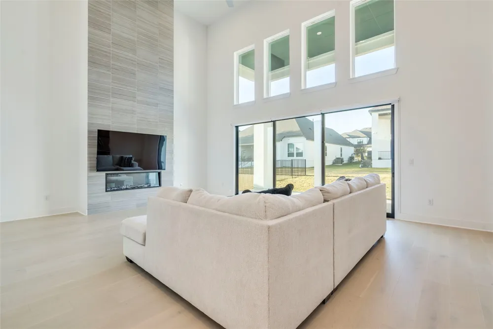 2217 Sondrio Bend Leander, TX 78641