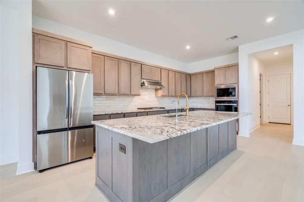 2217 Sondrio Bend Leander, TX 78641