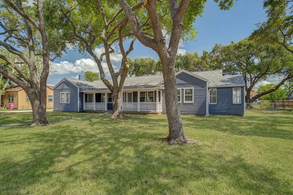 1114 W 5th Street Freeport, TX 77541