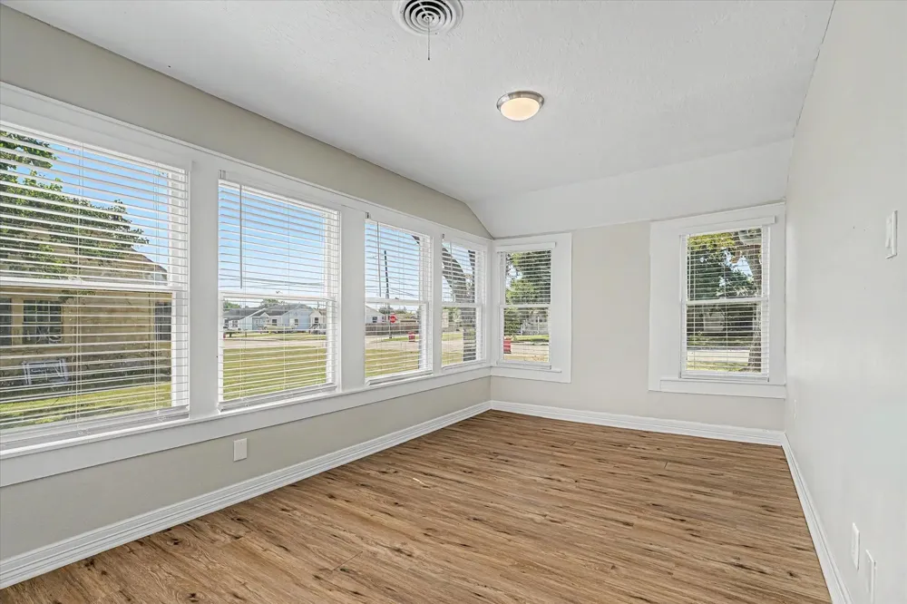 1114 W 5th Street Freeport, TX 77541