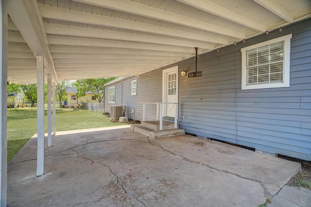 1114 W 5th Street Freeport, TX 77541