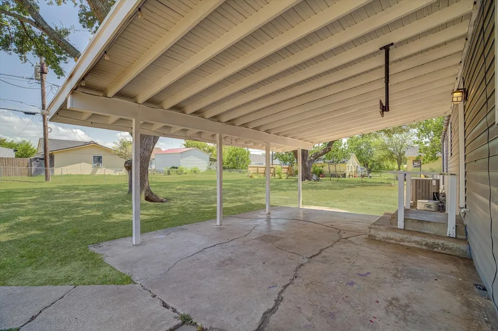1114 W 5th Street Freeport, TX 77541