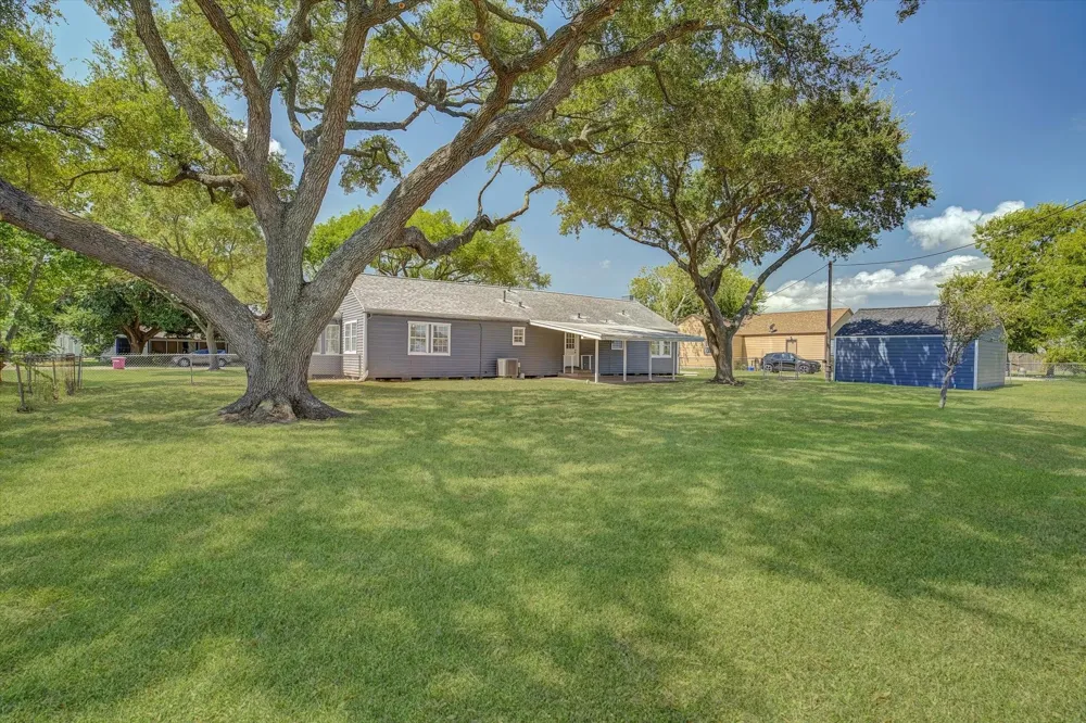 1114 W 5th Street Freeport, TX 77541
