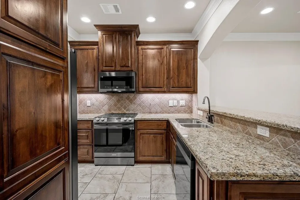 3821 Estes Park College Station, TX 77845