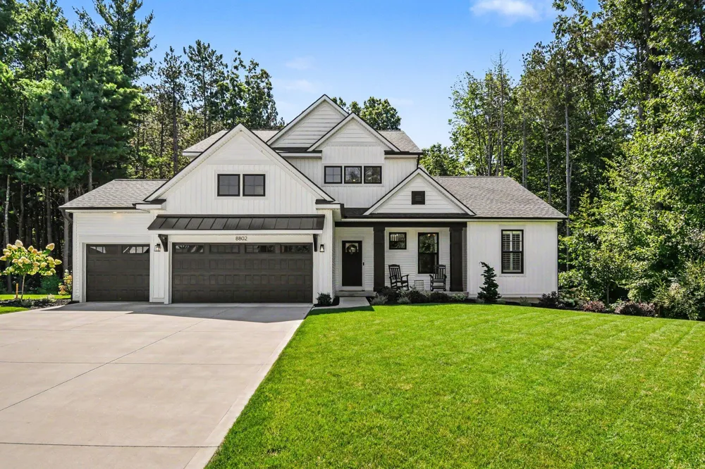 8802 Lapham Drive NE Rockford, MI 49341