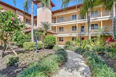 1025 Foxfire Lane #303