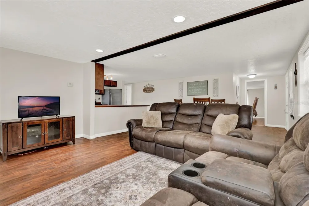30137 ORANGE AVENUE Sorrento, FL 32776