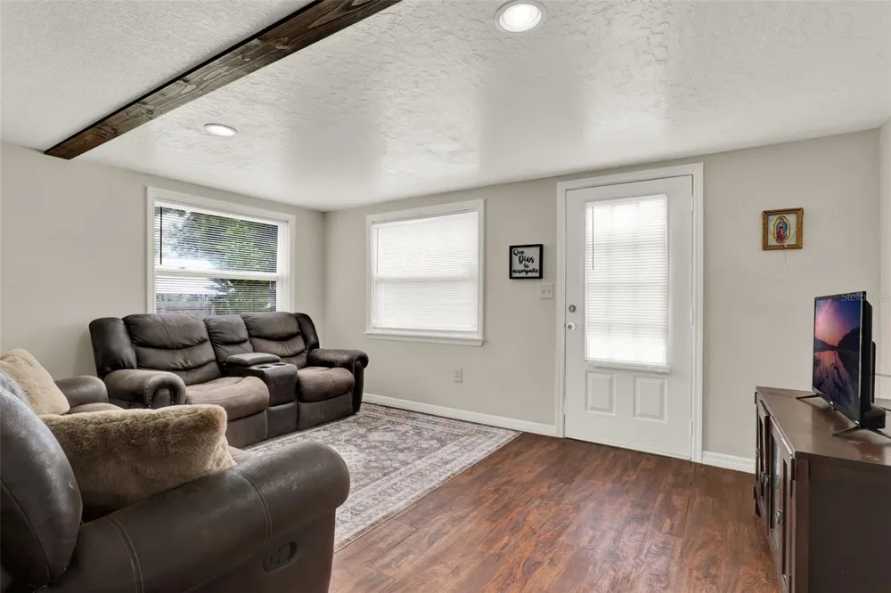 30137 ORANGE AVENUE Sorrento, FL 32776