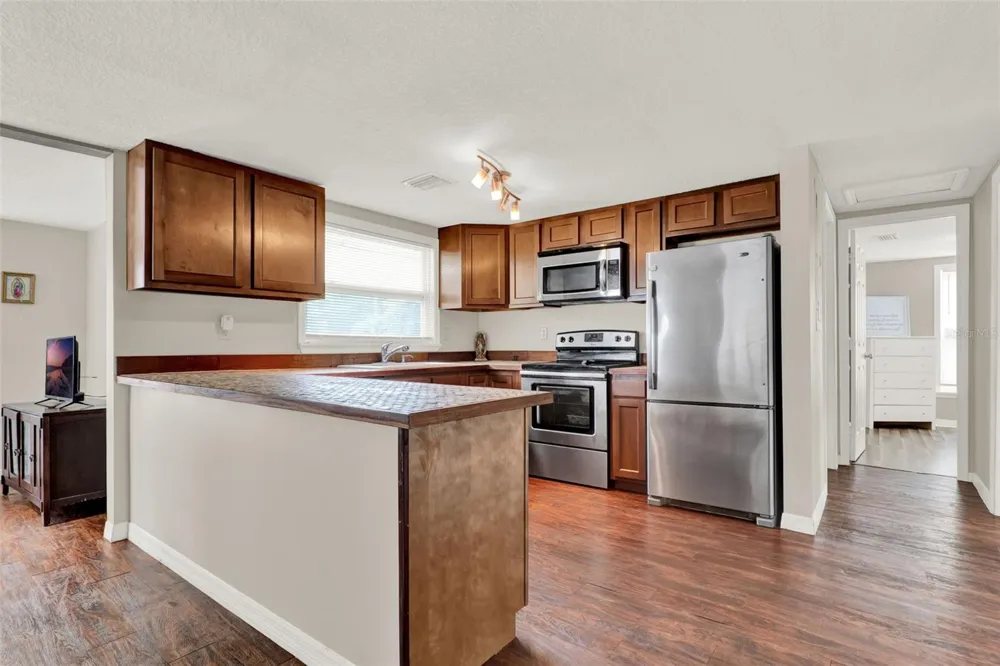 30137 ORANGE AVENUE Sorrento, FL 32776