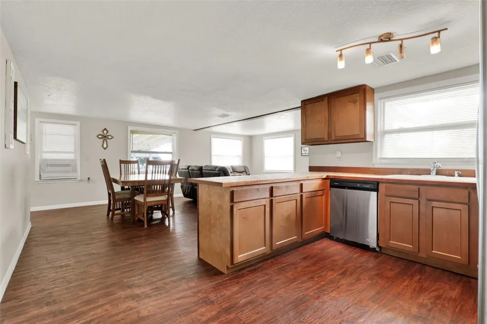 30137 ORANGE AVENUE Sorrento, FL 32776
