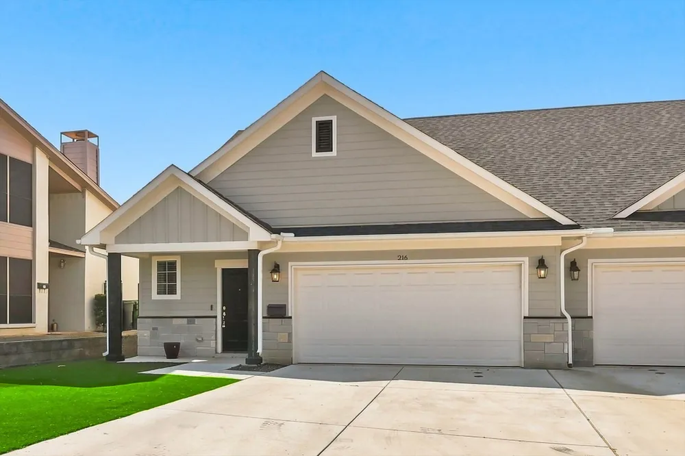216 Wayside Court Bedford, TX 76021