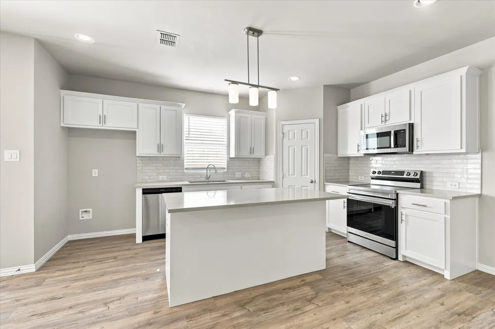 216 Wayside Court Bedford, TX 76021