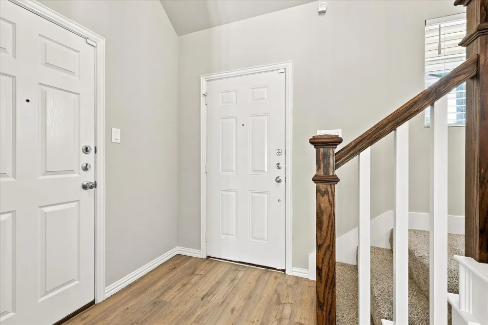 216 Wayside Court Bedford, TX 76021