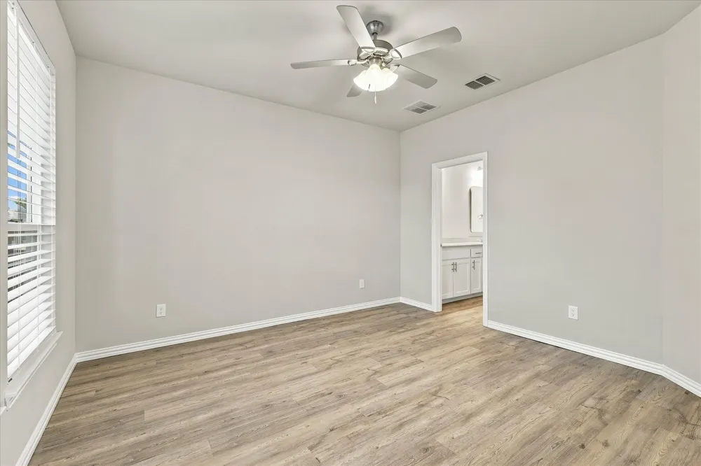 216 Wayside Court Bedford, TX 76021