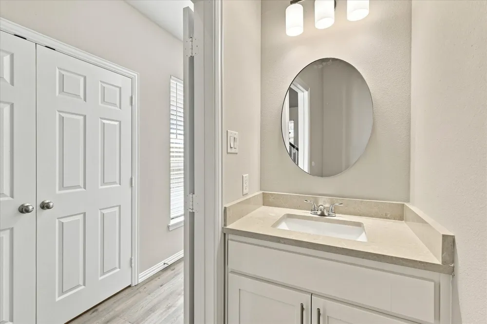 216 Wayside Court Bedford, TX 76021