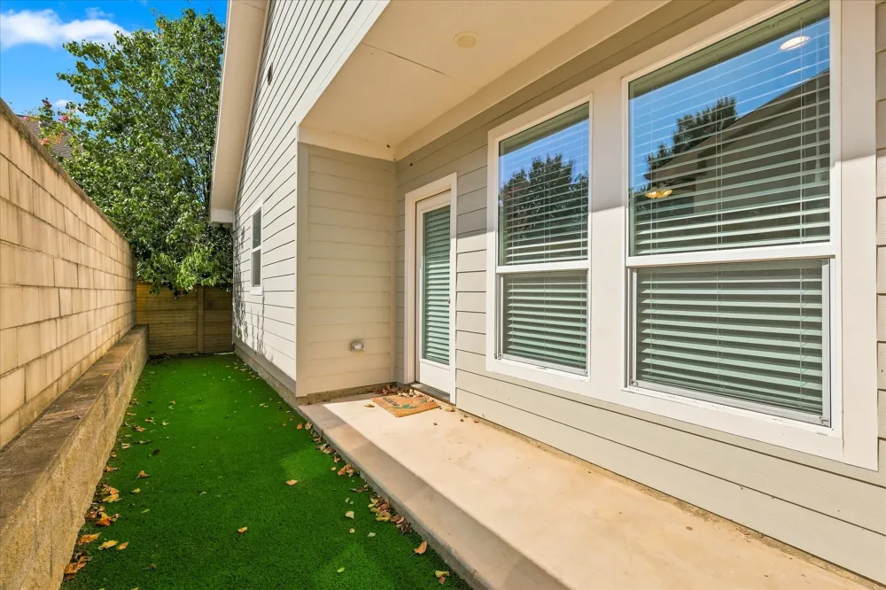 216 Wayside Court Bedford, TX 76021
