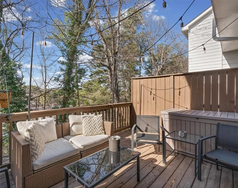 1057 Liberty Parkway NW Atlanta, GA 30318