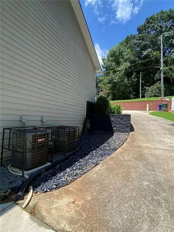 1640 Canberra Drive Stone Mountain, GA 30088
