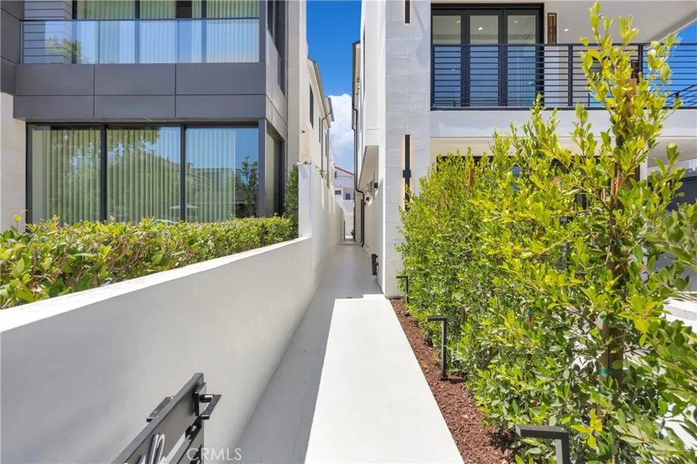 321 Larkspur Avenue #1/2 Corona del Mar, CA 92625