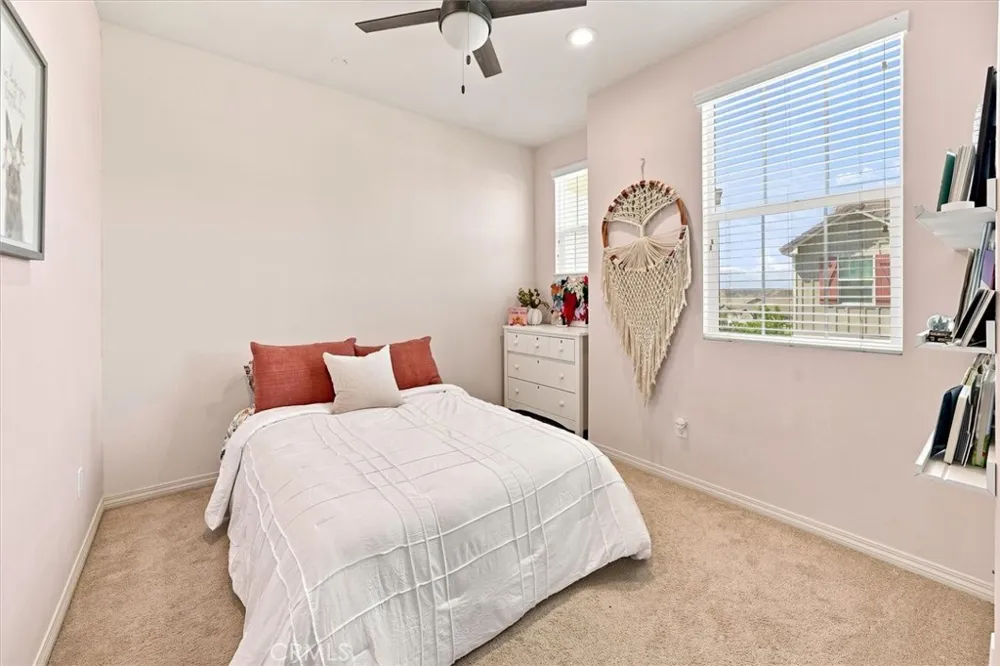 22038 Windham Way Saugus, CA 91350