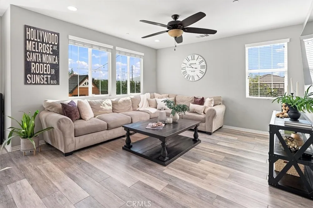 22038 Windham Way Saugus, CA 91350