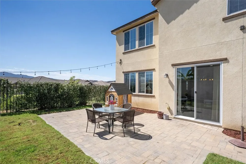 22038 Windham Way Saugus, CA 91350