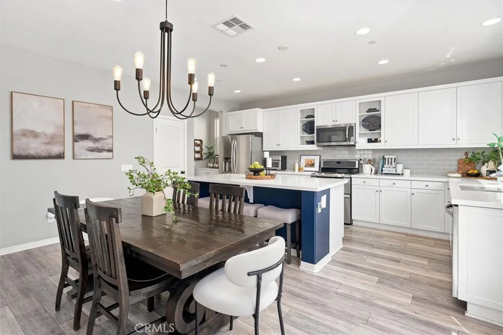 22038 Windham Way Saugus, CA 91350