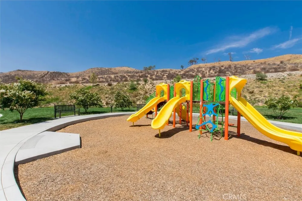 22038 Windham Way Saugus, CA 91350